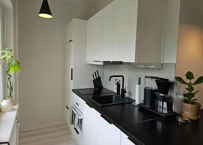 Daire Aarneenkallio & Free Parking